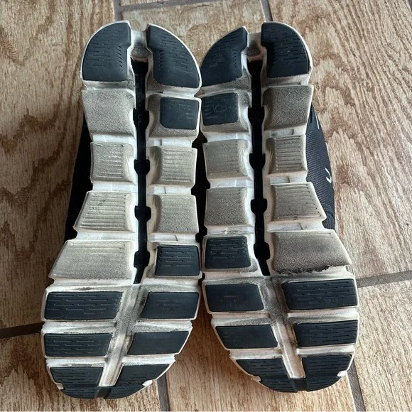 OnCloud 5 Slip On Bungee Lace Running Shoes Casual Workout Black White Mens 10.5 - Picture 7 of 8